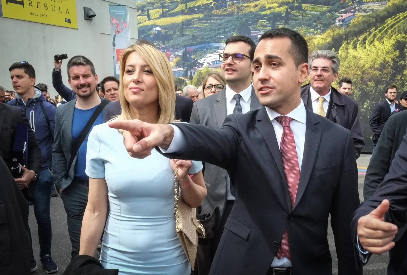 Luigi Di Maio e Virginia, raptus dopo le foto sexy: "Ne faccio una questione mondiale", impreca e minaccia