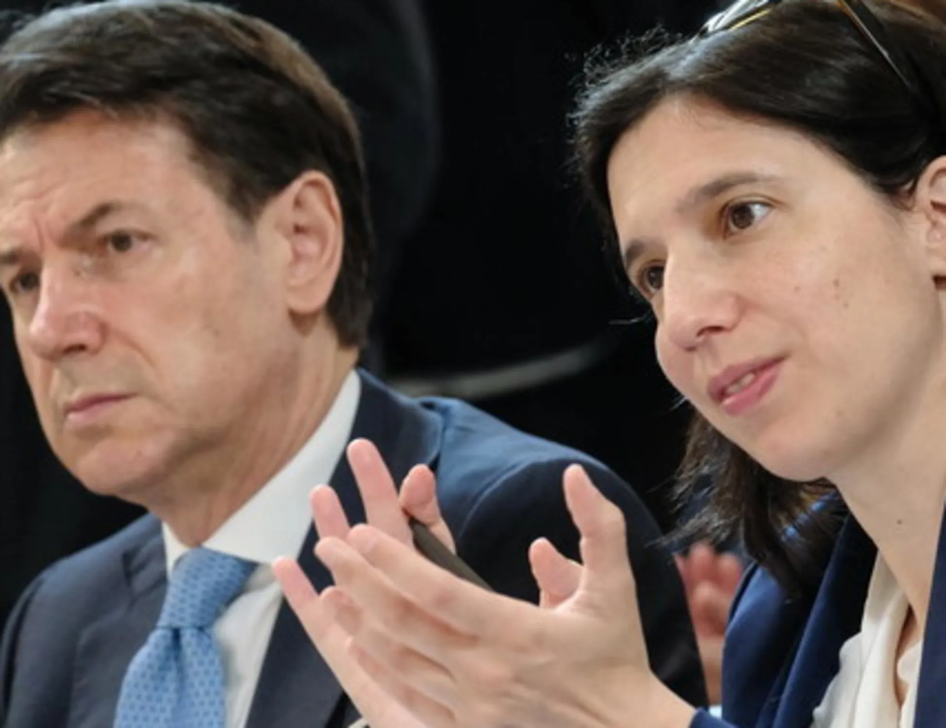 Leggi l'articolo: Circonvenzione di Schlein per mano dei 5 Stelle