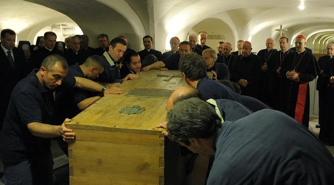 Papa Ratzinger, dove sarà sepolto: la scelta che cambia la Chiesa