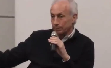 Marco Travaglio-choc: "Tangenti a von der Leyen per armi e vaccino". Carlo Calenda insorge