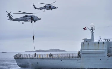 Groenlandia, la Danimarca risponde a Trump: "Rafforzeremo la presenza militare"