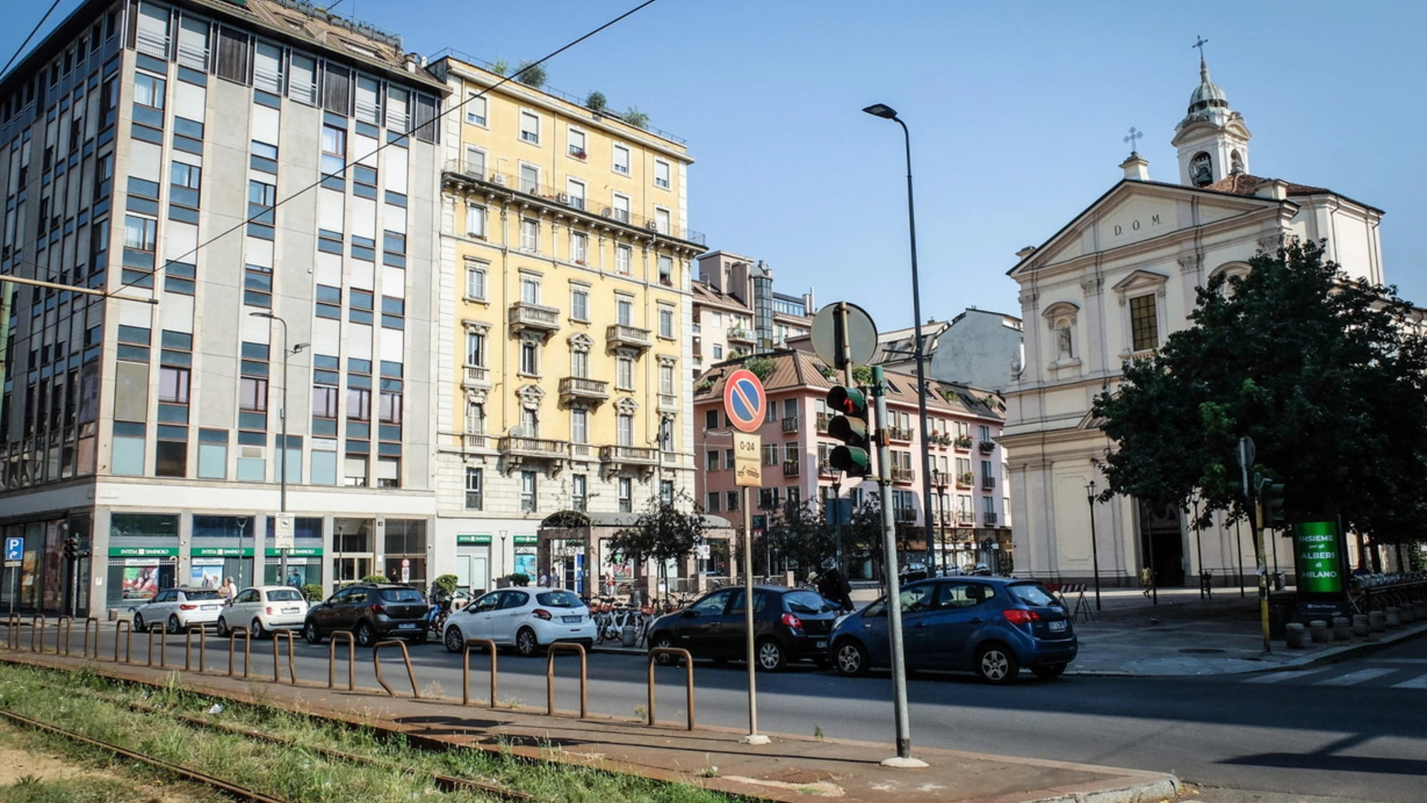 Milano, coppia massacrata di botte senza motivo: l'aggressore subito libero