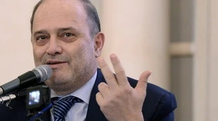 Franco Bechis picchia duro contro Giuseppe Conte: "A governare così buono anche un palo della luce"