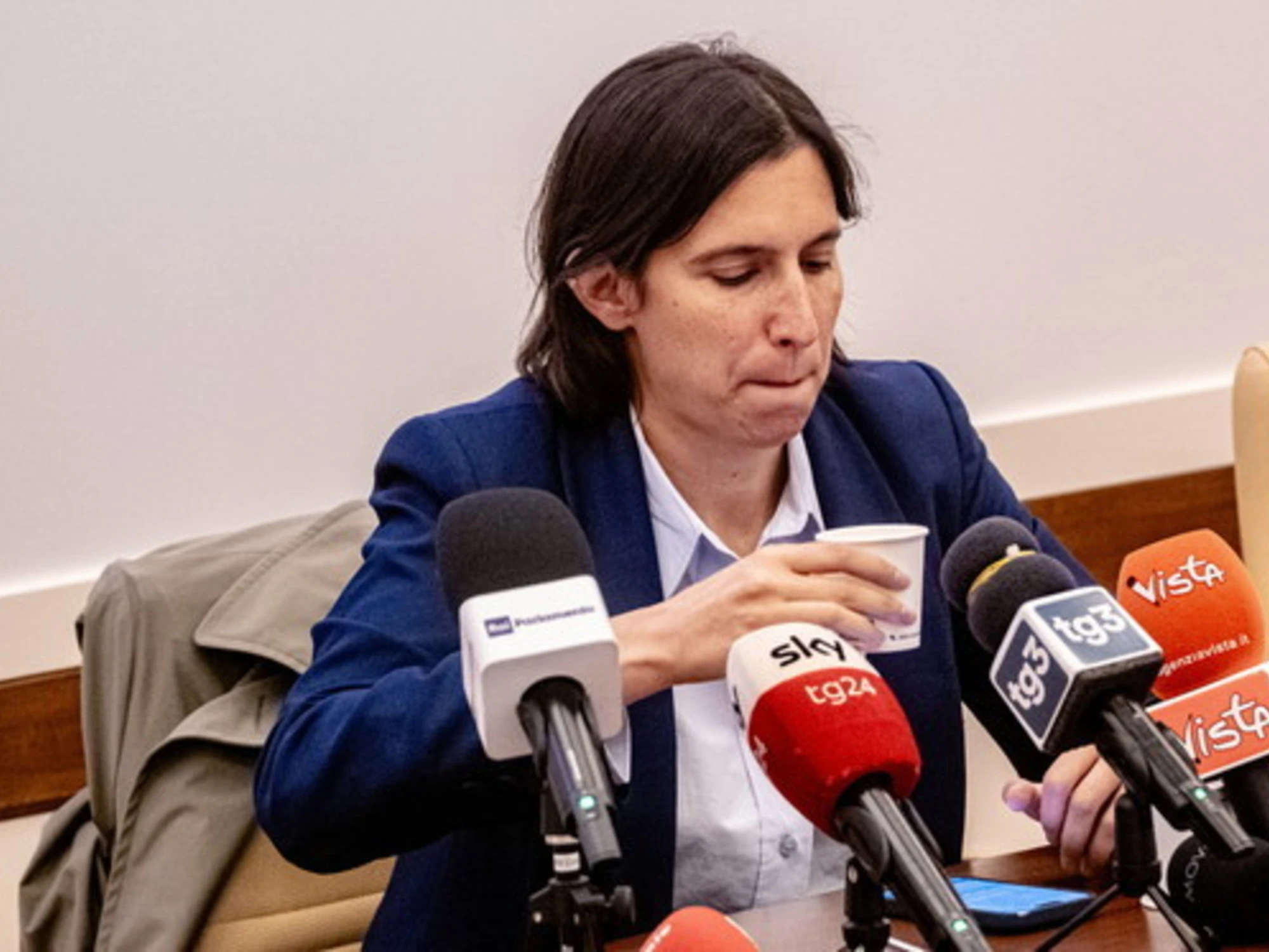 Anche la stampa progressista scarica la Schlein