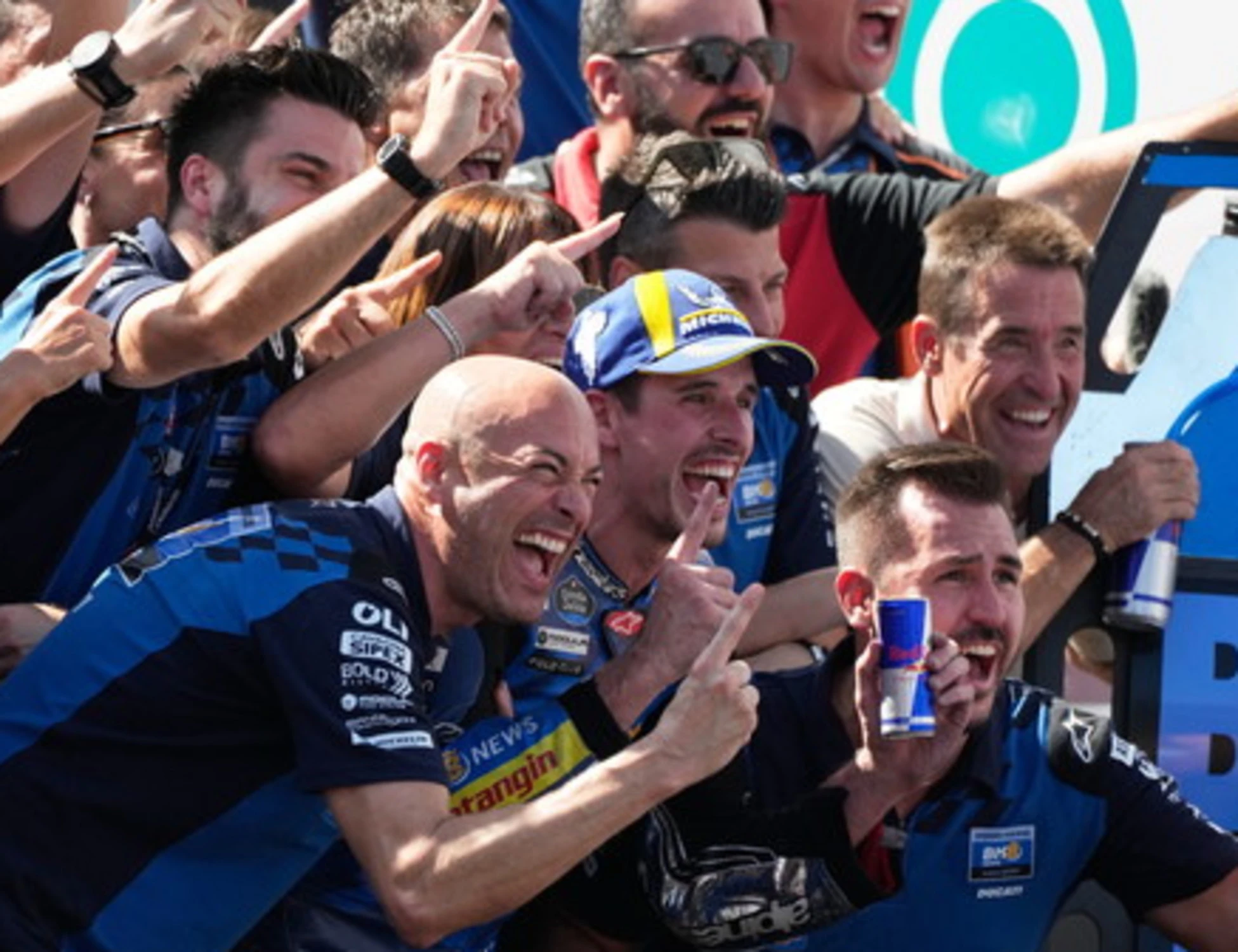 Vince l'altro Marquez. Out Bagnaia: buca maledetta