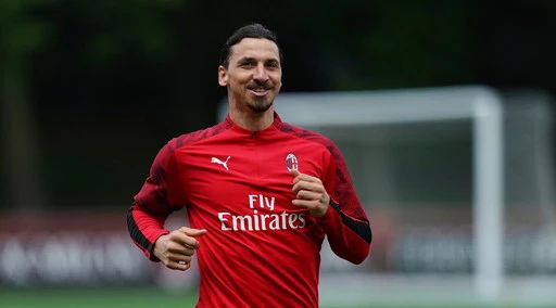 Zlatan Ibrahimovic, la bomba di Mihajlovic: "Ci ho parlato, di sicuro non resta al Milan" Le due clamorose opzioni sul tavolo