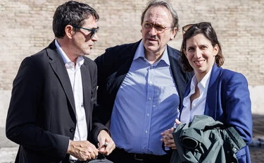 Dazi, sinistra da ridere contro Meloni: "E la schiena dritta?", "Ora subito in aula"