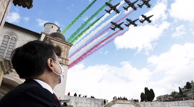 Giuseppe Conte, il sondaggio riservato sul partito del premier. Voci in Transatlantico: "Dieci punti a sinistra, 5 a destra"