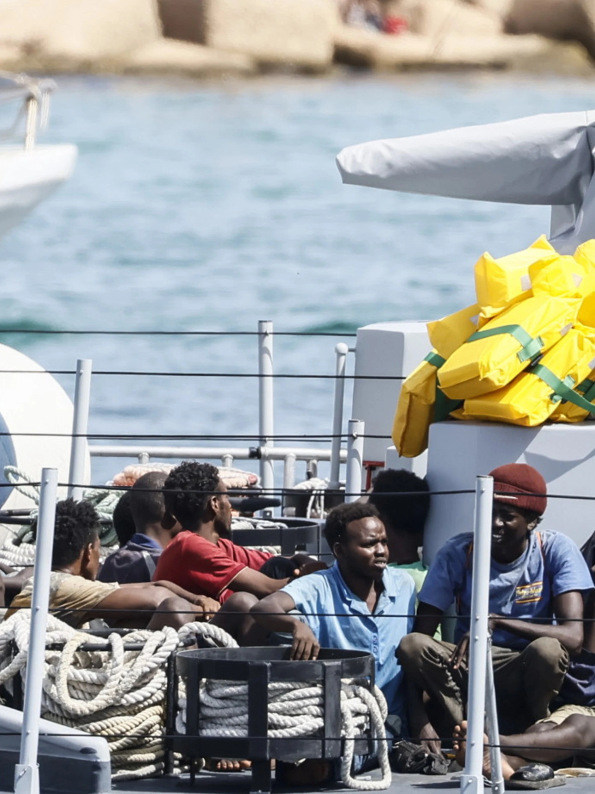 Migranti irregolari, crollano gli intressi: altra vittoria del governo