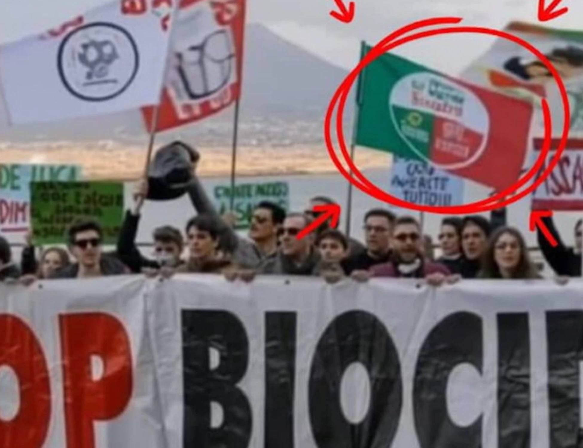 Avs, Campania Popolare solleva lo scandalo: "Foto ritoccata"