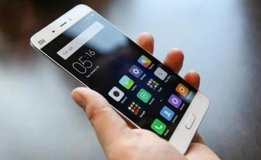 Chat e mail di lavoro, occhio a cosa scrivi: come ti licenziano