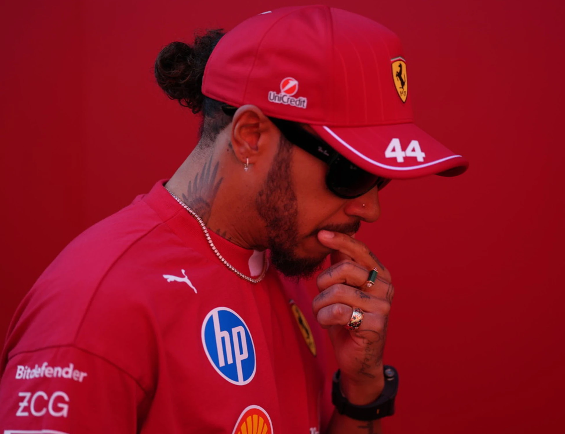 Lewis Hamilton, "terribilmente dispiaciuto": con la Ferrari è già al capolinea?