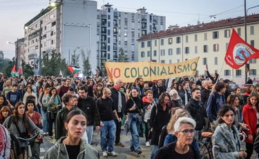 Quei conformisti senza idee e pensieri propri che si sono fatti travolgere dal vento pro-Pal