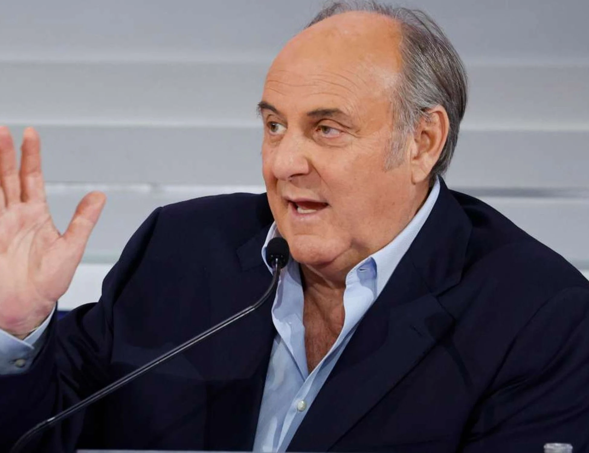Gerry Scotti contro Stefano De Martino: "Che fastidio... Essere fusto aiuta"