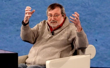 Francesco Guccini? Non va ridotto a cantore organico della Ditta rossa
