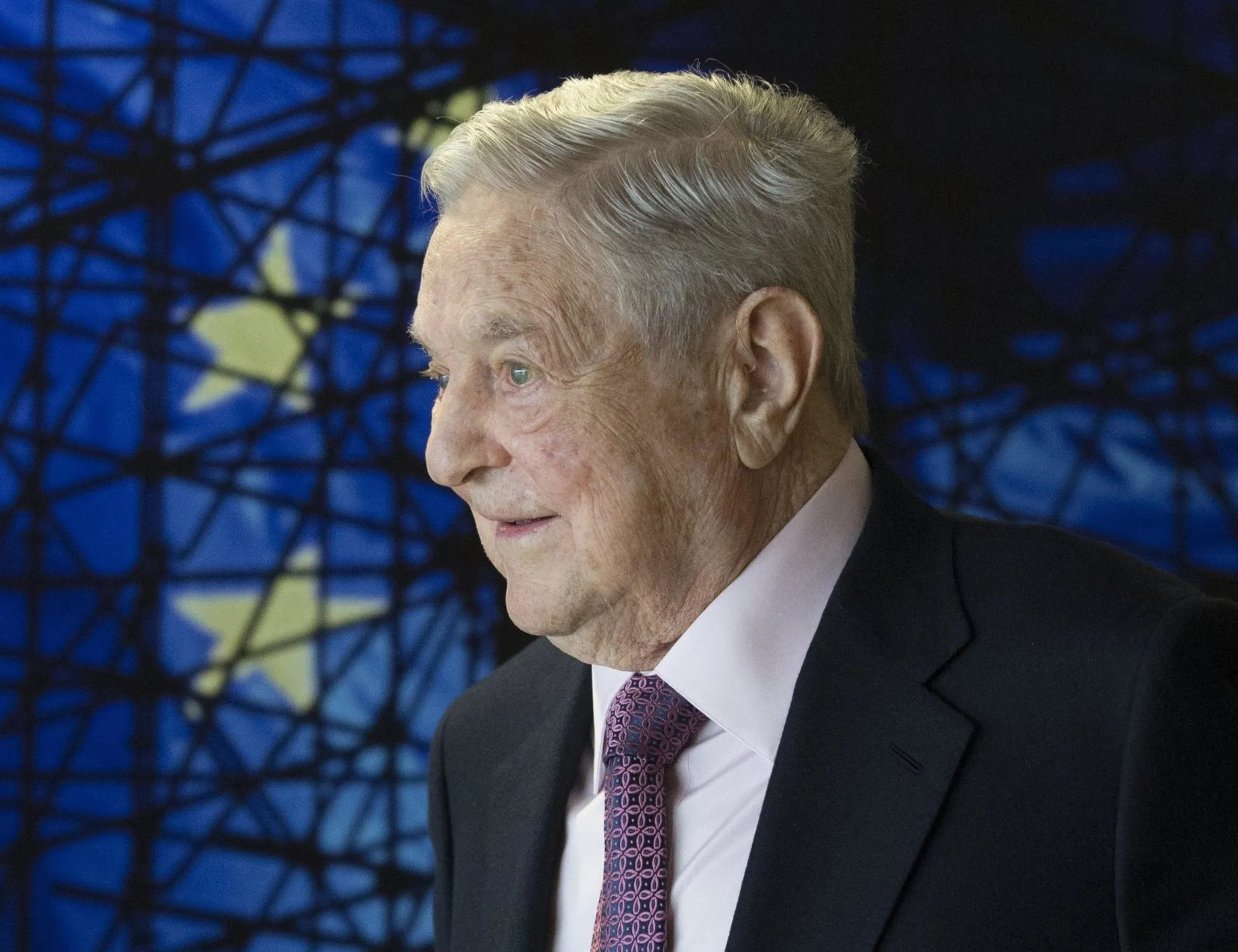 Leggi l'articolo: Il messaggio dei Soros per Emma Bonino scatena i più clamorosi sospetti