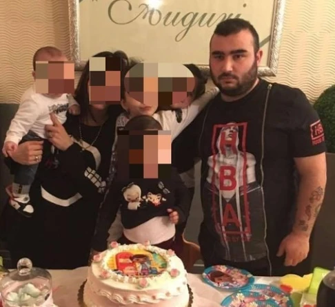 Noemi, l'uomo che le ha sparato su Facebook si mostra così: la foto che sconcerta l'Italia