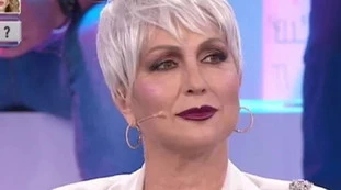 Amici, bufera sulla Celentano: "Io con quelle lettere sai cosa ci farei"
