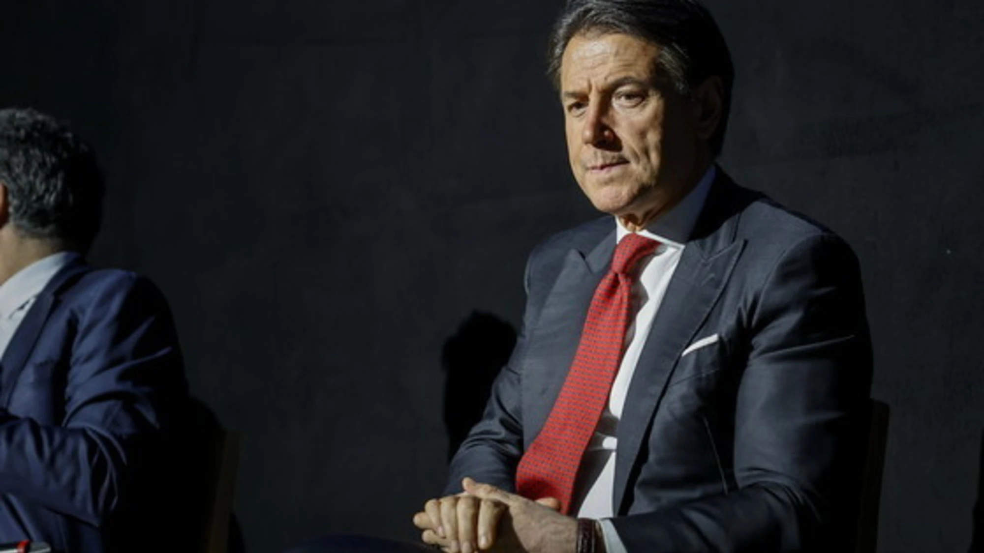 Giuseppe Conte in "fuga" dalla Commissione Covid: per voi ha qualcosa da nascondere?