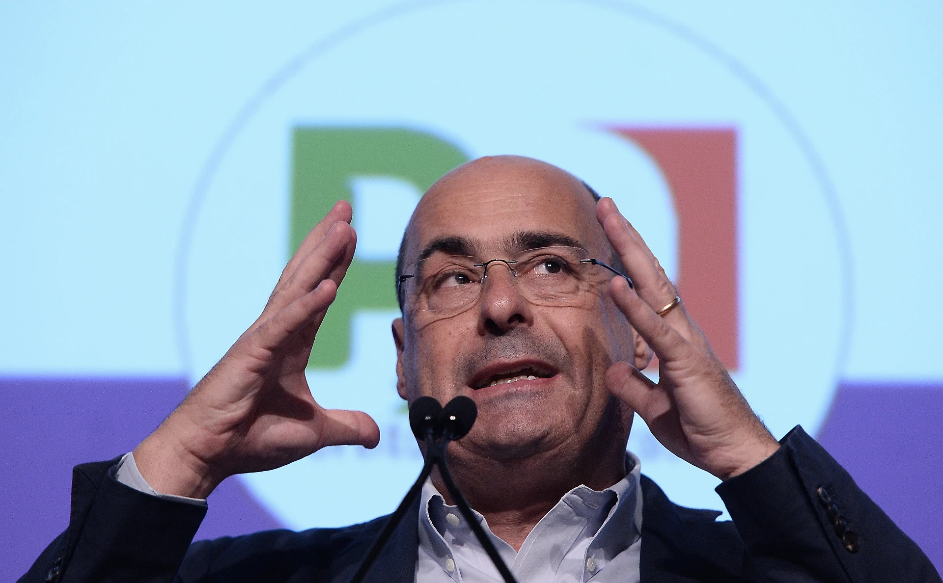 Pd, la svolta: ora fanno come il M5s con Rousseau. Base dem consultata online per decidere la linea