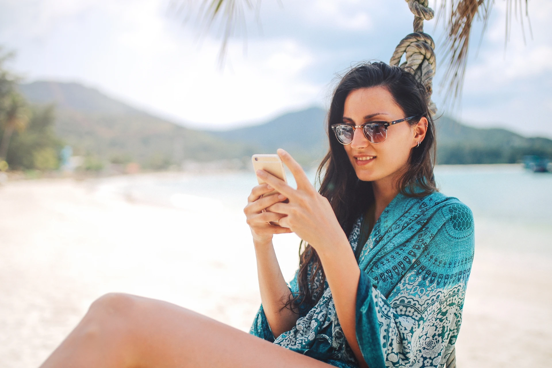 Smartphone, occhio ai costi extra in vacanza. Come non farsi fregare sui giga