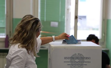 Sondaggio Bidimedia, Fdi sempre in testa. Clamoroso: chi sorpassa Schlein e Conte