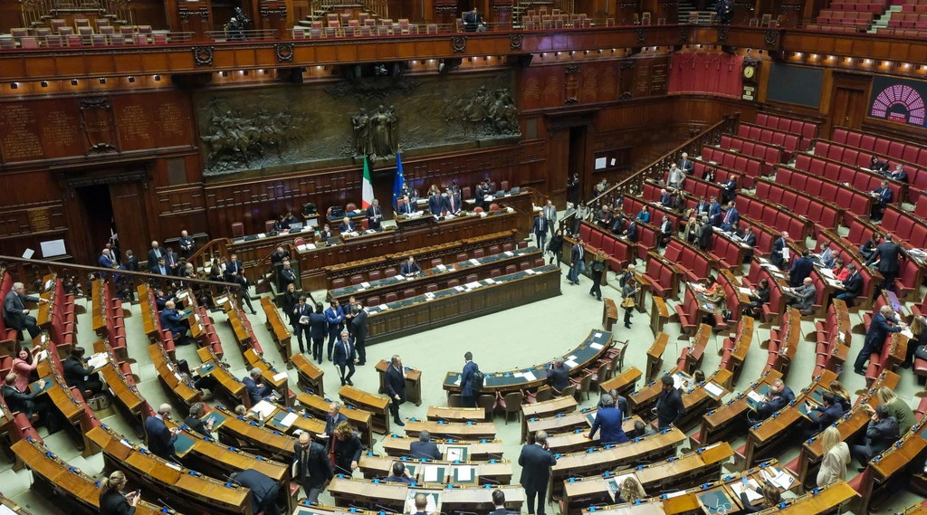 Berlusconi, commemorazione alla Camera: il M5s non molla, altro sfregio