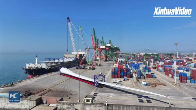 Cina, pale eoliche da 107 metri "Made in China" salpano da Fuzhou verso l'Europa