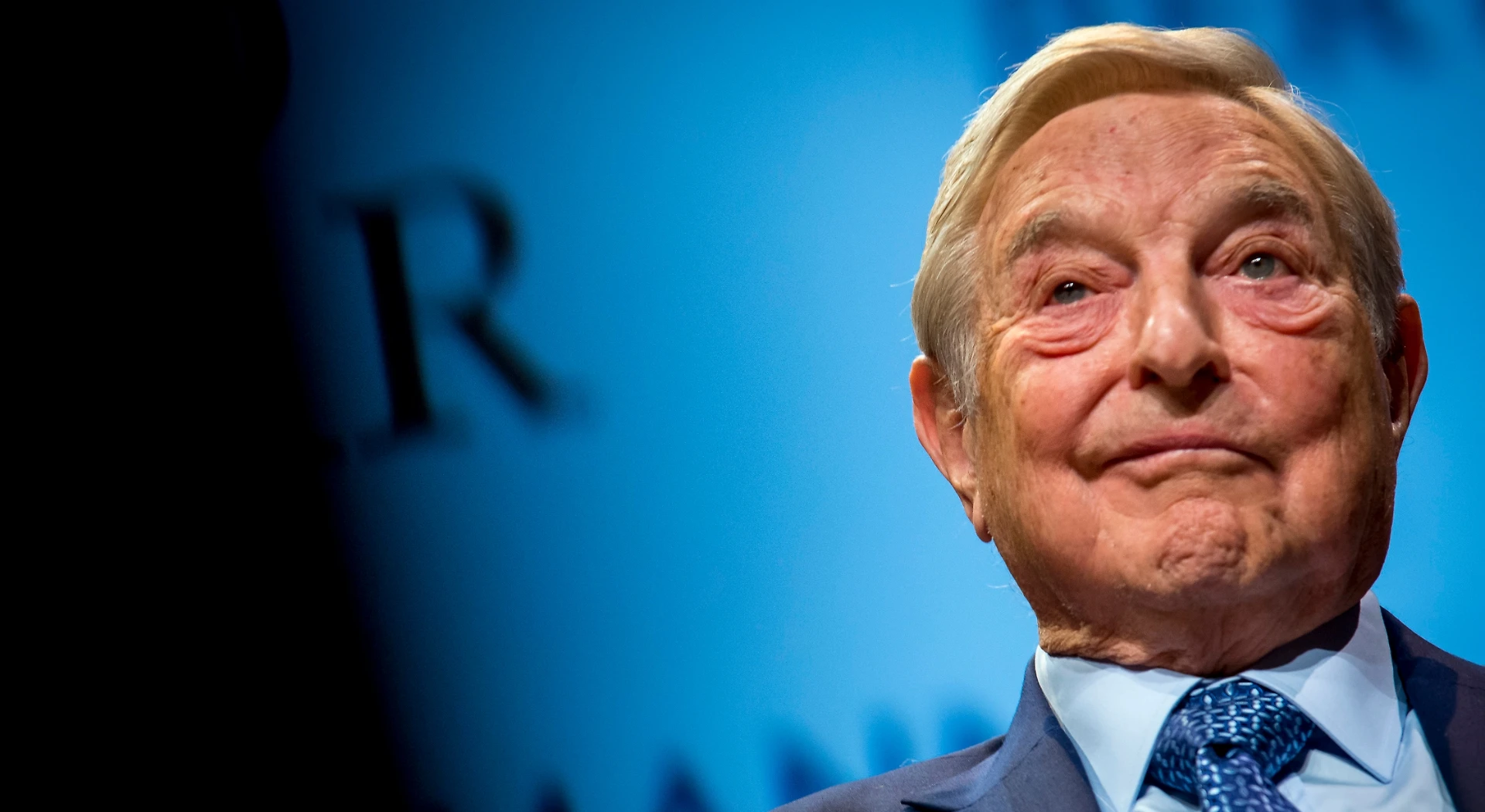 George Soros, la vergogna: ha chiesto al vice di Juncker l'intervento della Troika in Italia