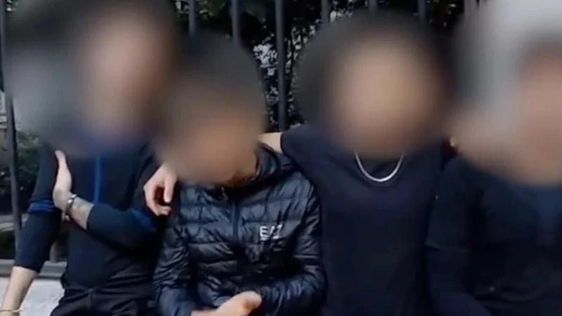https://media.liberoquotidiano.it/1chYvg38I-fajTFECNRhhvYlhuCfNDjfW8bDkhTfs0Y/width:800/quality:90/aW1hZ2VzLzIwMjYvMTAvMjAvMTI1NTU4MTU4LTk3ZjcwZjg4LTQyN2YtNGZjMy05ZTZkLTVmYWU1MWE1ZTBjYy5qcGc.webp