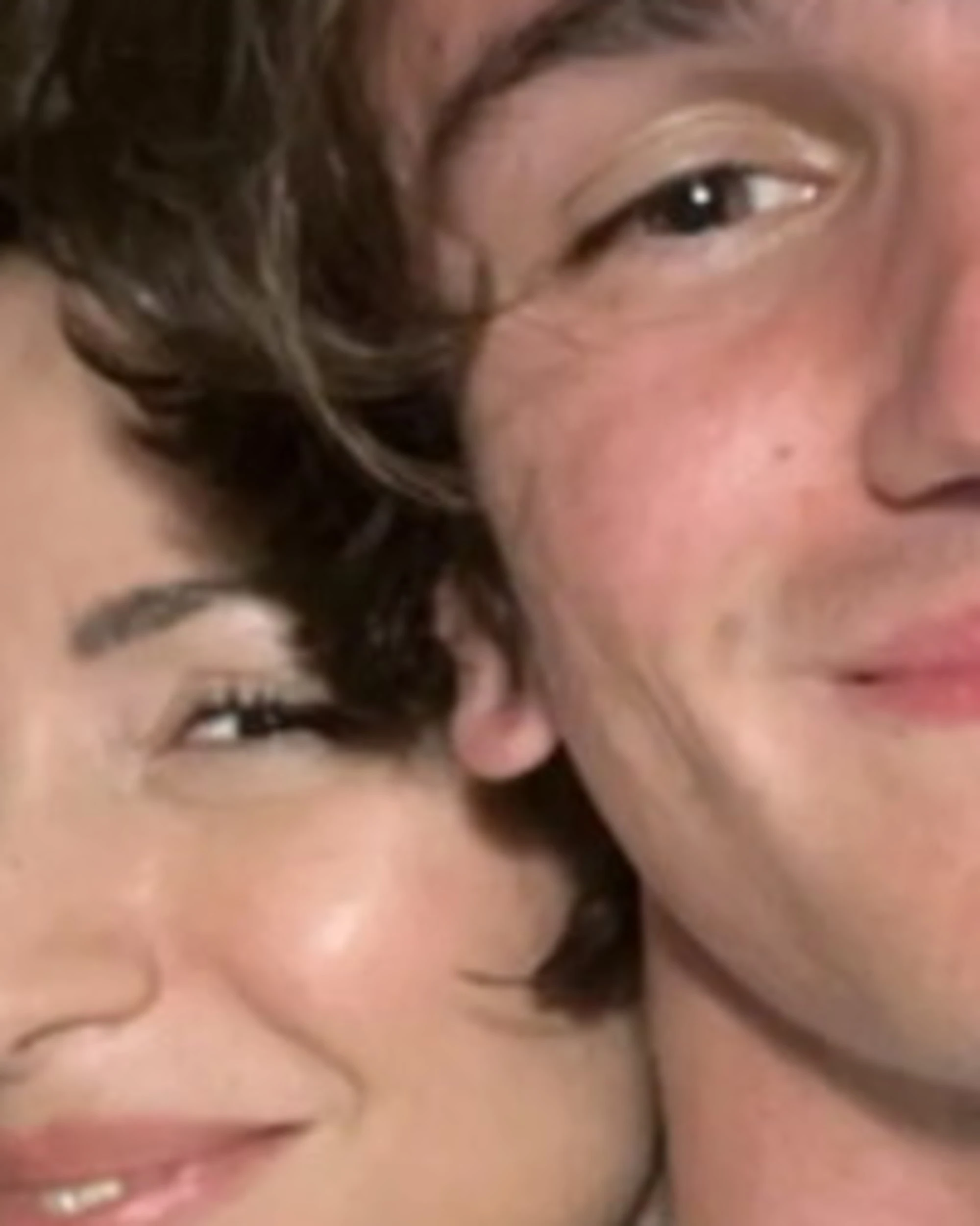 Andrea Delogu "devastata": le prime parole dopo la morte del fratello