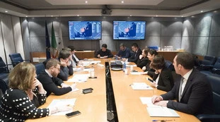 Dpcm, la lettera delle Regioni per ridurre i parametri da 21 a 5: il governo alza un muro, altro scontro sulle zone rosse