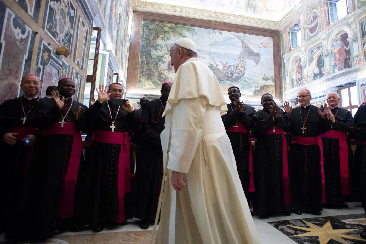 Vaticano, Socci e i vescovi rossi di Papa Francesco: "Alle elezioni sono una macchina di propaganda del Pci"