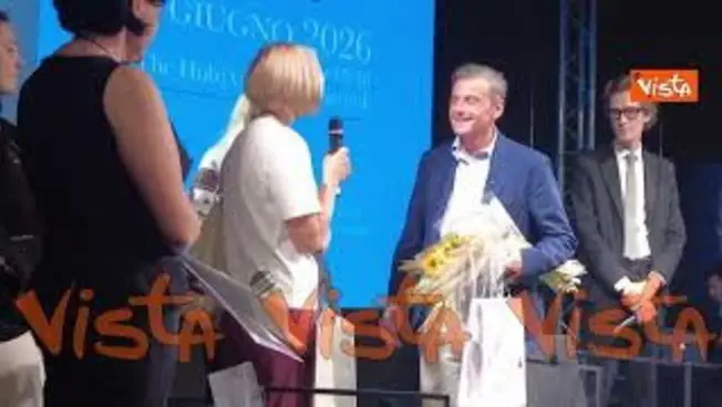 Leggi l'articolo: Una donna Ucraina a Calenda: "Ho fatto Instagram solo per lei"
