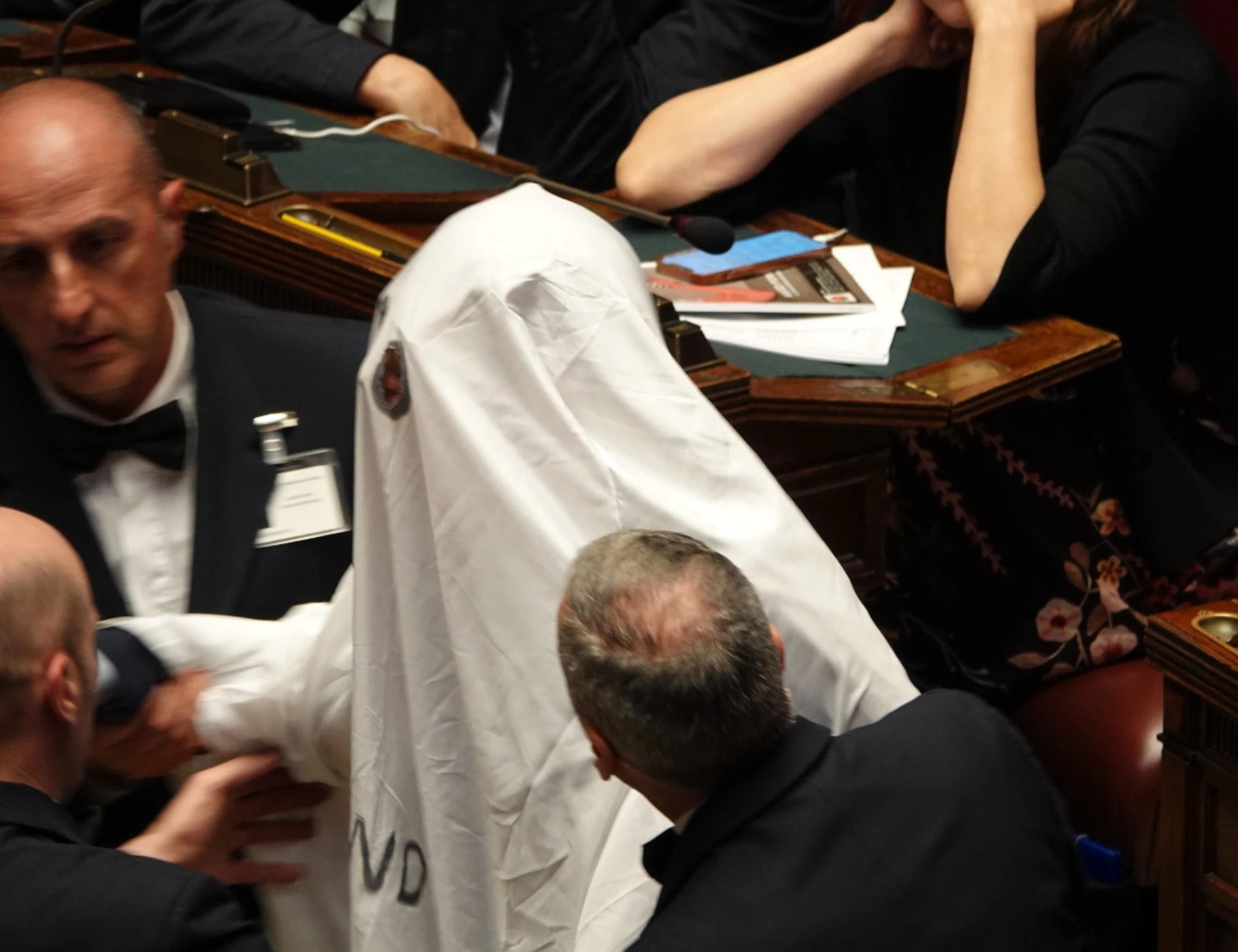 Pagliacciata in aula? Magi sospeso (e frigna pure)