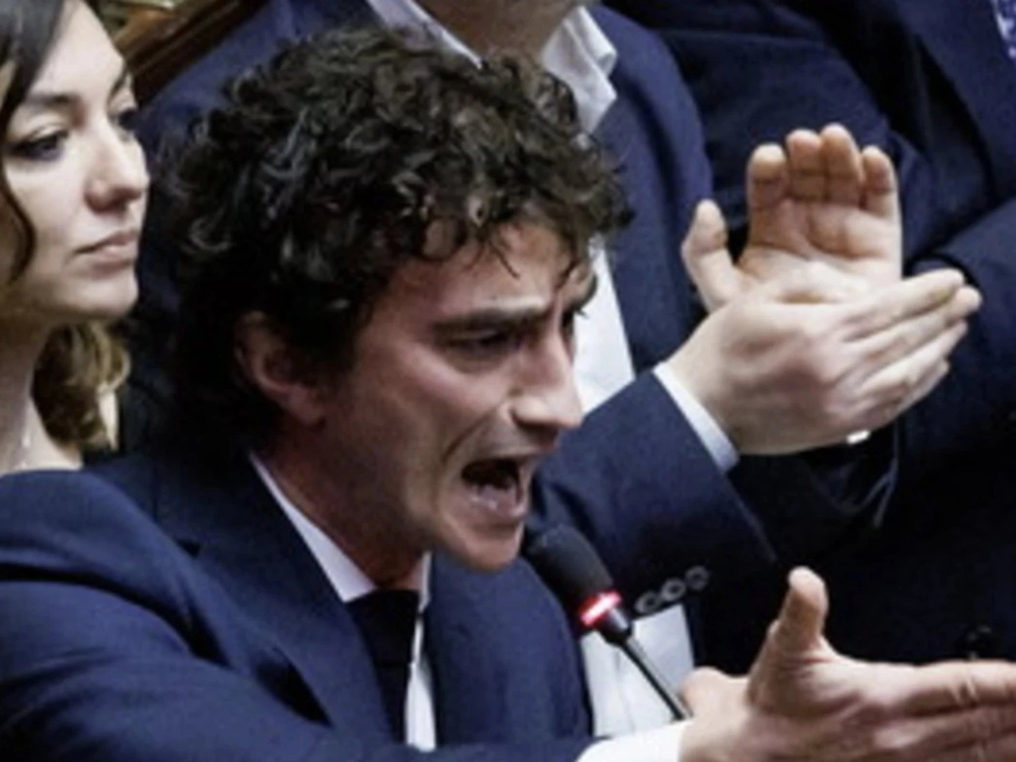 Bignami affonda Salis con 3 parole: "Piagnucola, povera stella..."