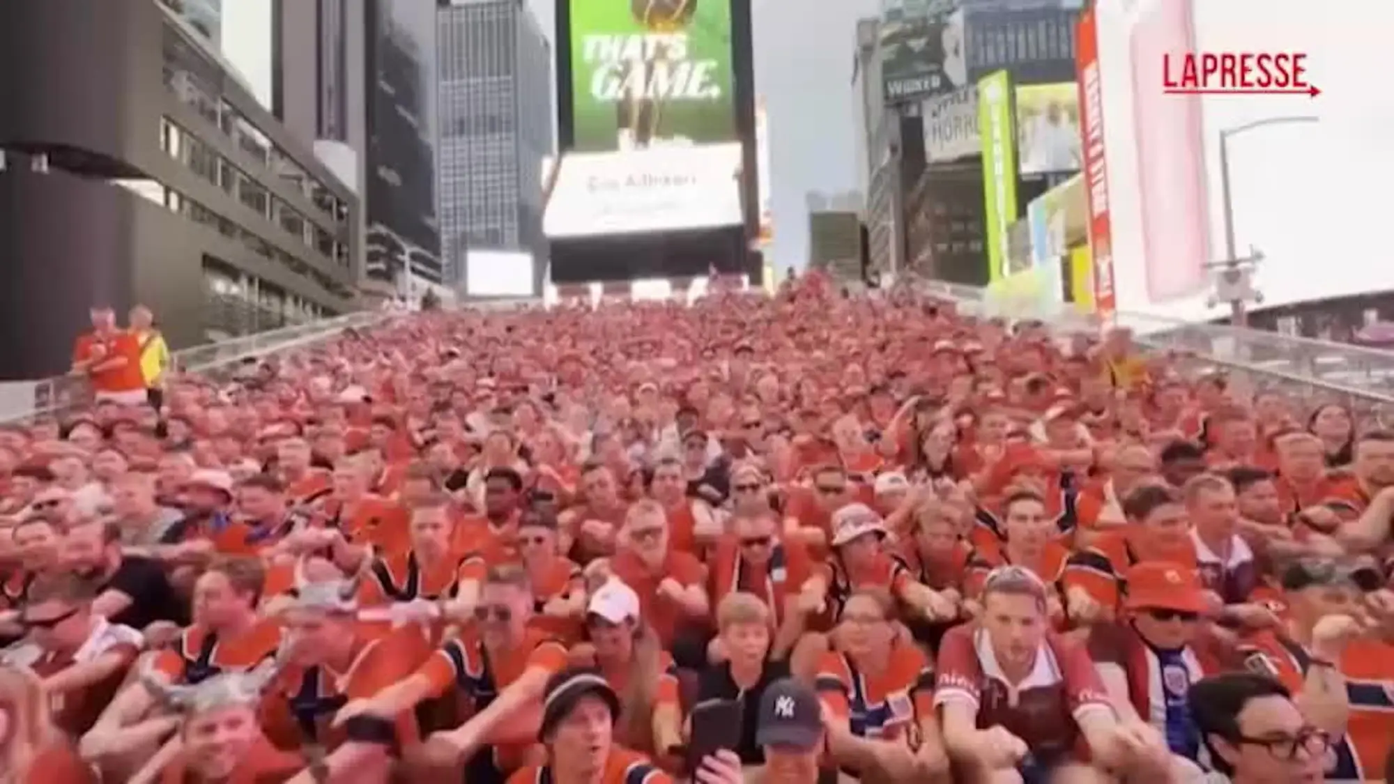 Mondiali 2026, la vogata vichinga dei tifosi norvegesi a Times Square