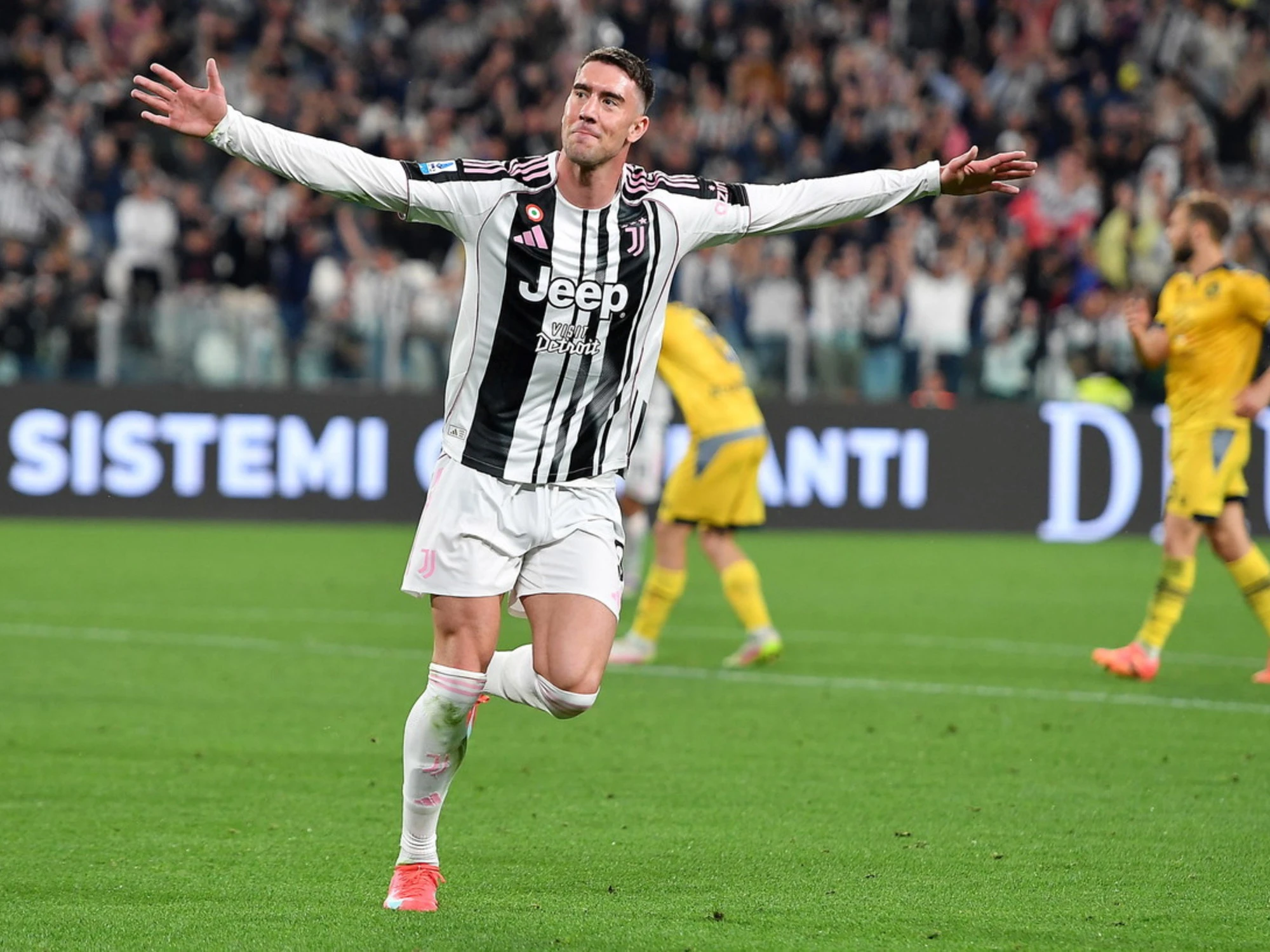 Vlahovic al Milan, uno scambio pazzesco: "Chi passa alla Juve"