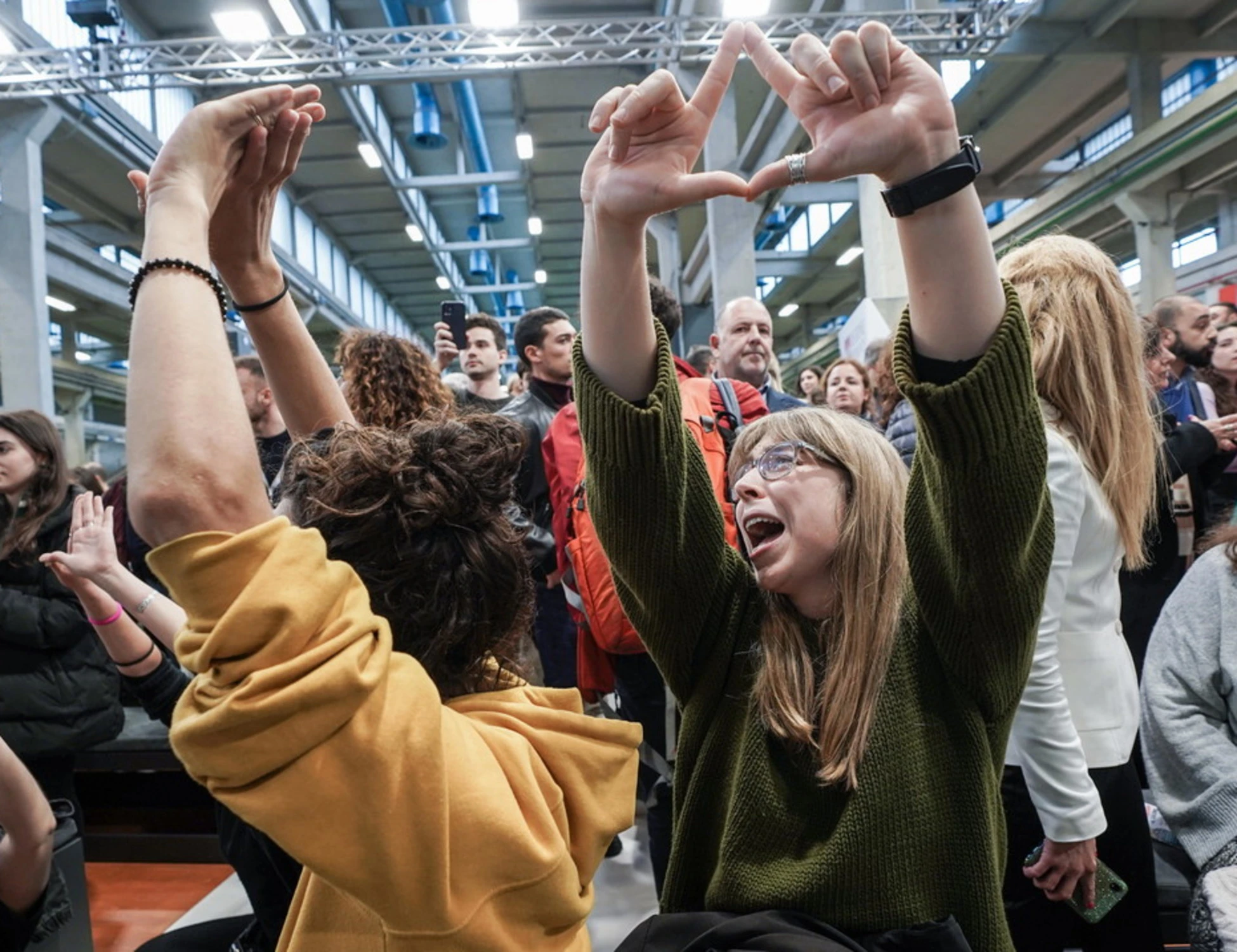Furia femminista per la festa degli uomini ideata da una donna