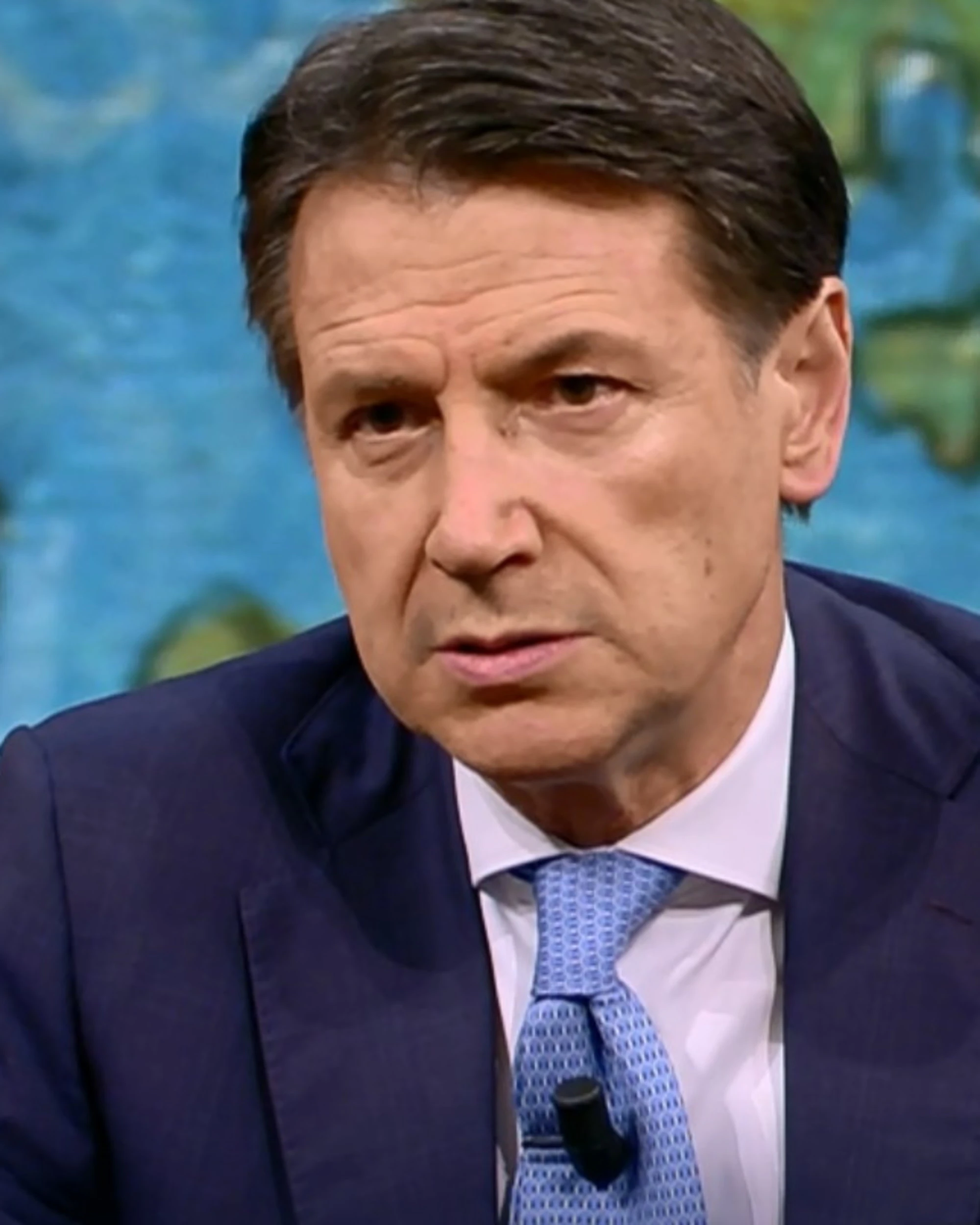 DiMartedì, Conte contro De Angelis: "Vuole iscriversi al partito delle armi", interviene Floris