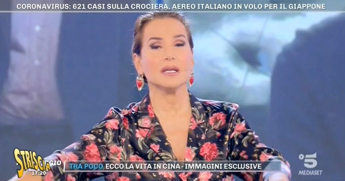 Striscia la Notizia, il siluro contro Barbara D'Urso: "E sti c***?". Clamoroso, il tg satirico si affonda da solo
