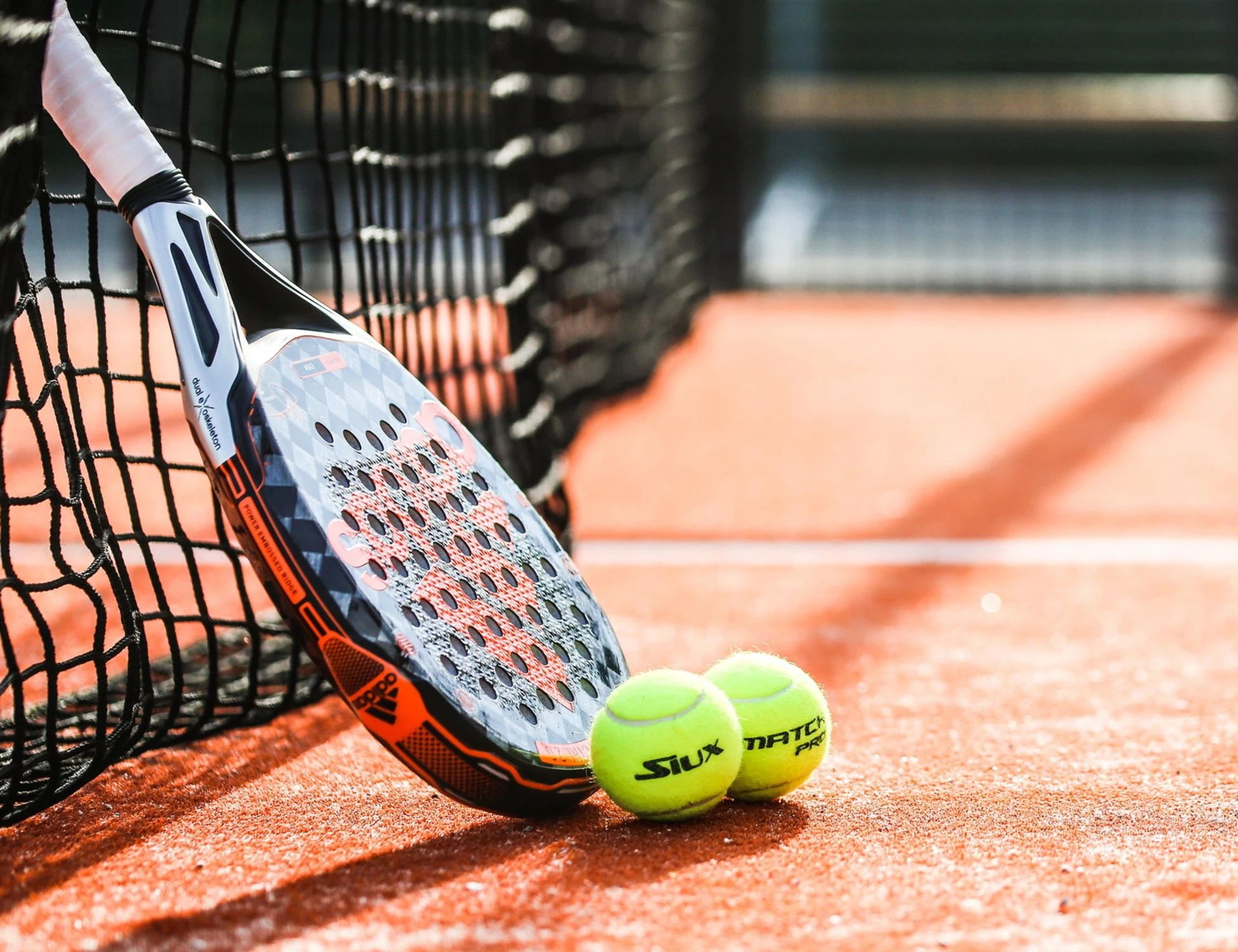 In Italia è illegale licenziare perfino chi gioca a padel mentre è in malattia