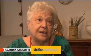 "Nonna patria" fa a pezzi i compagni: "Ecco perché ho sventolato in alto il Tricolore"