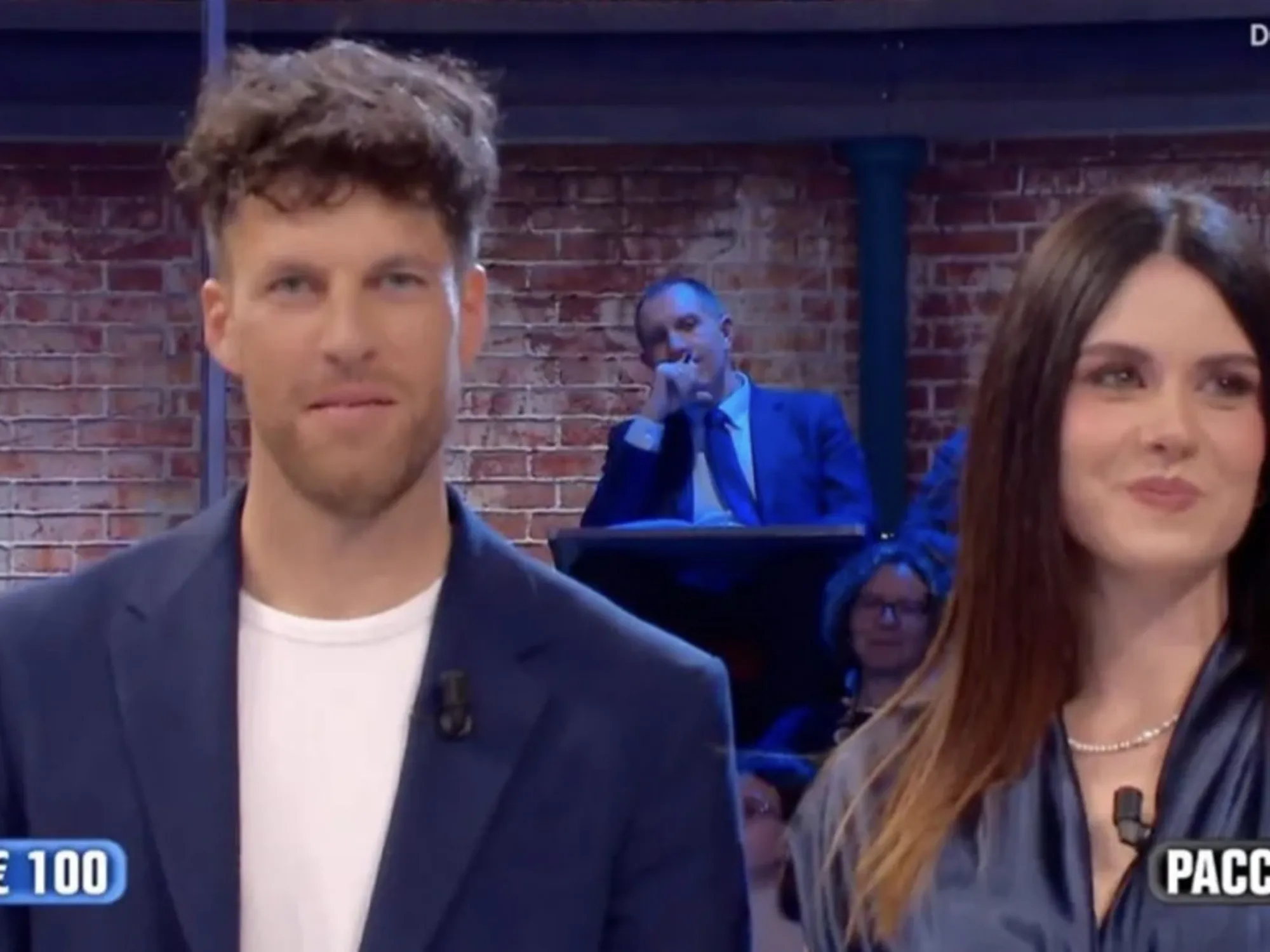 Affari Tuoi, Herbert Ballerina sconcertante: "Molto fastidioso", De Martino in imbarazzo