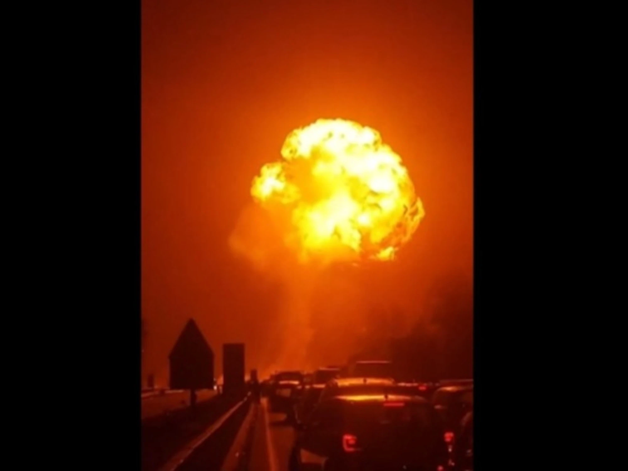 Inferno sull'A1, esplode tir carico di Gpl: Italia spezzata in due