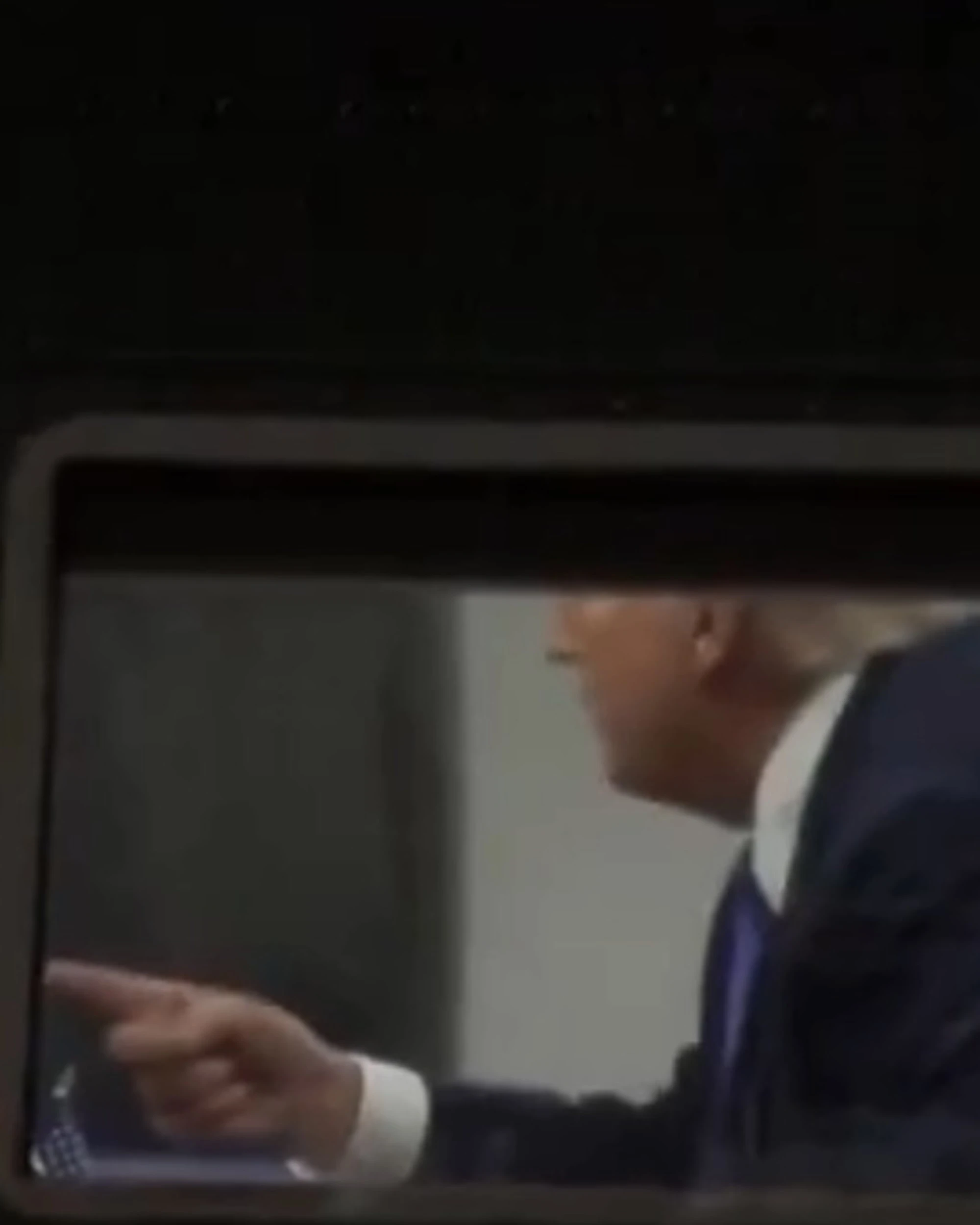 Melania e Donald Trump, lite in elicottero: dito puntato, alta tensione