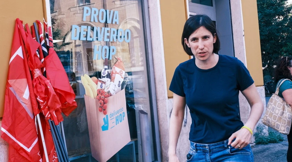 Elly Schlein, sbarca a Napoli e attacca la Meloni: "Cara Giorgia...", Pd in tilt
