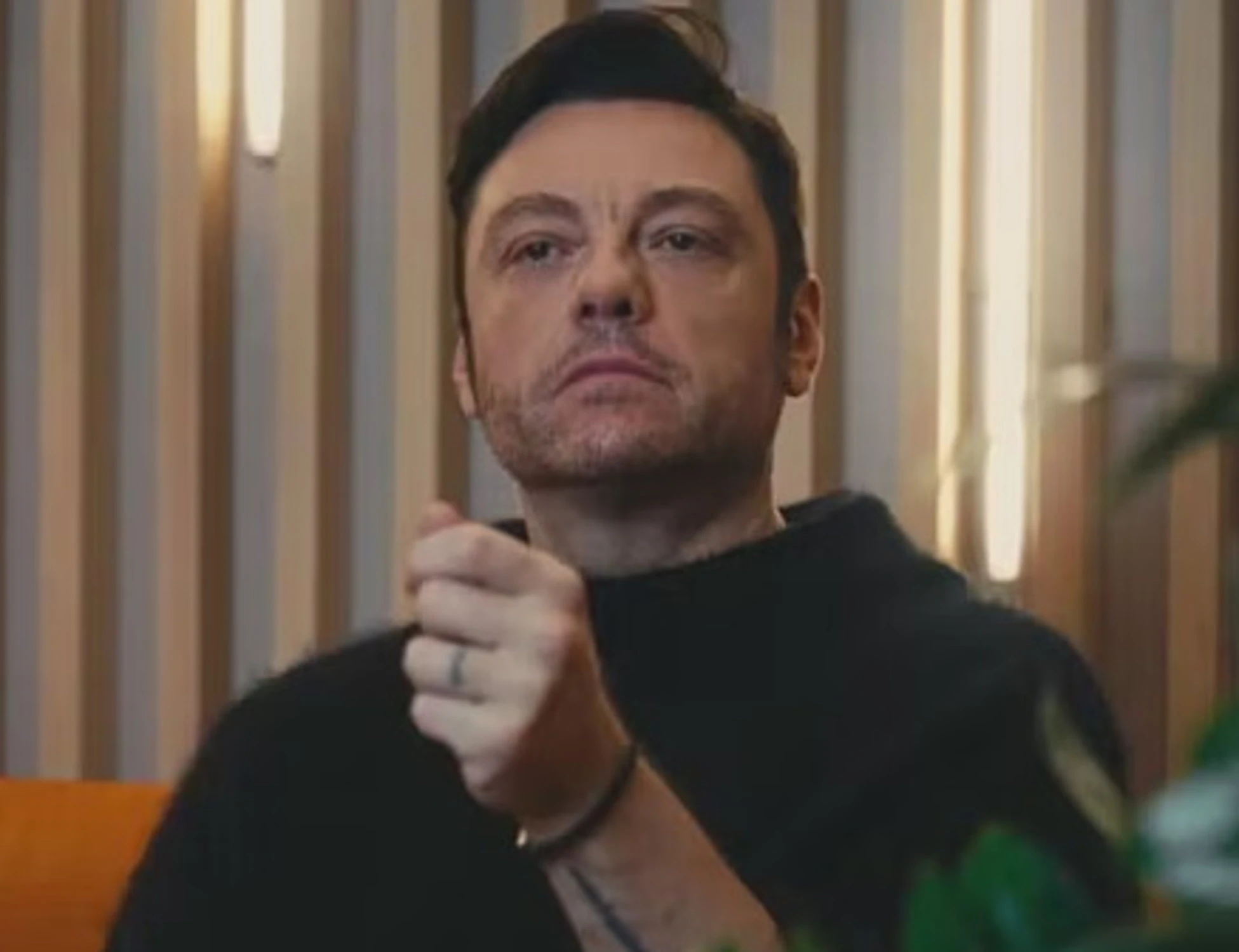 Tiziano Ferro, il dramma: "All'ennesima birra sono cascato per terra"