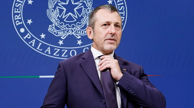 Andrea Delmastro, "spezzare le reni". Insorge il Pd: "Fascista, si dimetta"