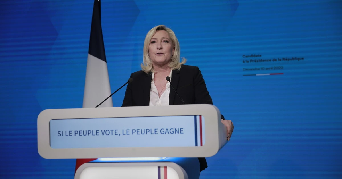 Marine Le Pen: Emmanuel Macron fuori dal mondo. Un messaggio per Matteo Salvini e Giorgia Meloni